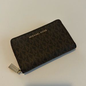 Small light brown/dark brown Michael Kors wallet!